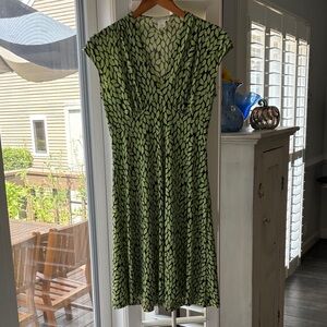 London Times Leaf Print Midi Dress - Green and Black